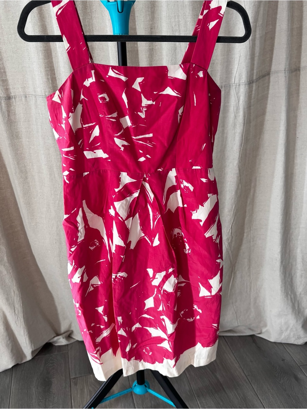 Banana Republic bright pink and White floral Dress with pockets - Picture 2 of 10